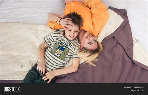 mom and son share room|New love, same bed